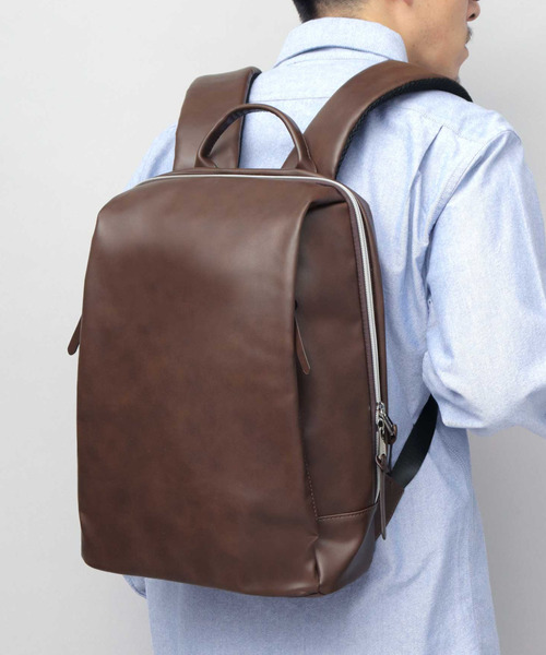 REGiSTA(レジスタ)の「レザー調 薄マチ 軽い ビジネスリュック A4・PC収納対応 軽量リュック(バックパック/リュック・メンズ・ブラック/ダークブラウン/ネイビー・FREE)」の9枚目の写真