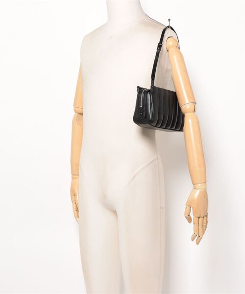 MIESROHE（ミースロエ）の「シェーズラウンジショルダーBAG