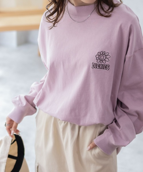 Dickies(ディッキーズ)の「Dickies ワンポイント刺繍 ロングTシャツ 長袖 ロンT(Tシャツ/カットソー・レディース・アイボリー/ブラック/ピンク・フリー)」の3枚目の写真