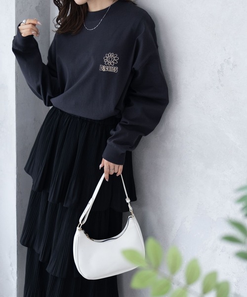 Dickies(ディッキーズ)の「Dickies ワンポイント刺繍 ロングTシャツ 長袖 ロンT(Tシャツ/カットソー・レディース・アイボリー/ブラック/ピンク・フリー)」の9枚目の写真