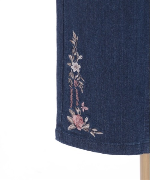 axes femme(アクシーズファム)の「エンブロイダリーデニムパンツ(デニムパンツ・レディース・インディゴブルー/ブラック・MEDIUM/LARGE)」の19枚目の写真