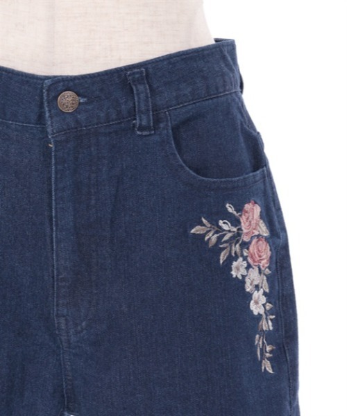 axes femme(アクシーズファム)の「エンブロイダリーデニムパンツ(デニムパンツ・レディース・インディゴブルー/ブラック・MEDIUM/LARGE)」の20枚目の写真
