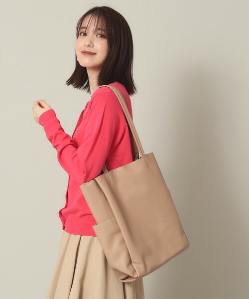 ITS'DEMO（イッツデモ）の「◆【A4対応／通勤／6ポケット】収納上手になれるトート（トートバッグ・レディース・アイボリー/ブラック/ナチュラル/ブルー/ベージュ/シルバー/ダークグレー/ブロンズ・00）」の5枚目の写真