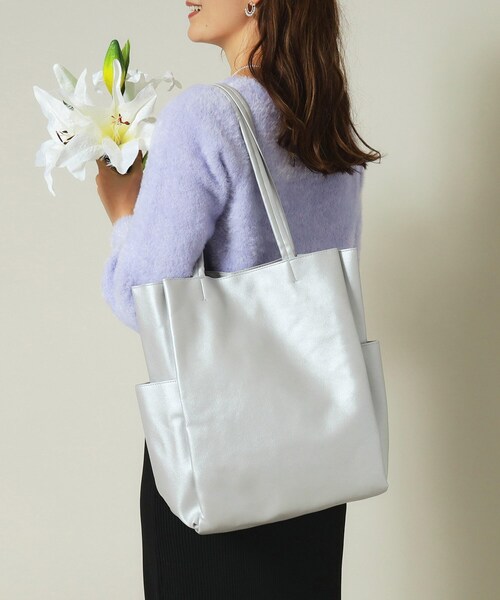 ITS'DEMO（イッツデモ）の「◆【A4対応／通勤／6ポケット】収納上手になれるトート（トートバッグ・レディース・アイボリー/ブラック/ナチュラル/ブルー/ベージュ/シルバー/ダークグレー/ブロンズ・00）」の7枚目の写真