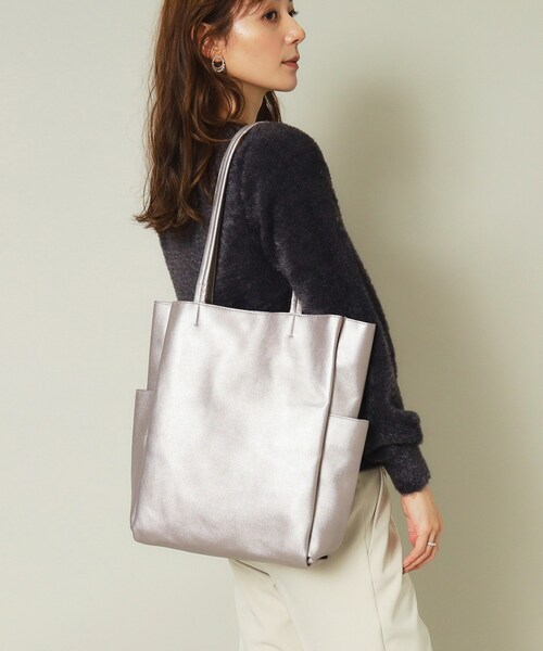 ITS'DEMO（イッツデモ）の「◆【A4対応／通勤／6ポケット】収納上手になれるトート（トートバッグ・レディース・アイボリー/ブラック/ナチュラル/ブルー/ベージュ/シルバー/ダークグレー/ブロンズ・00）」の19枚目の写真