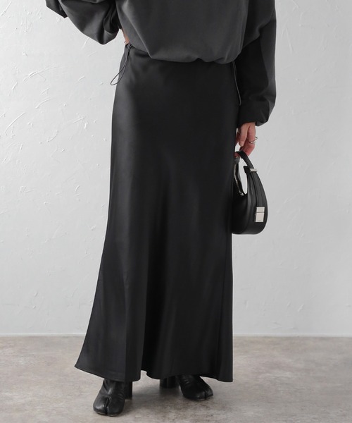 Bonjour Sagan（ボンジュールサガン）の「サテンマキシスカート（スカート・レディース・ダークブラウン/ブラック/アイボリー/グレー・FREE）」の3枚目の写真