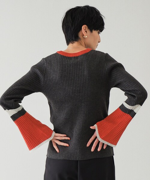 OPAQUE.CLIP（オペークドットクリップ）の「◆《Oggi掲載》配色フレアースリーブニット【洗濯機洗い可】（ニット/セーター・レディース・チャコール/ブラック系4/ネイビー系4・36/38/40）」の4枚目の写真