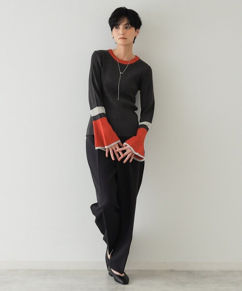 OPAQUE.CLIP（オペークドットクリップ）の「◆《Oggi掲載》配色フレアースリーブニット【洗濯機洗い可】（ニット/セーター・レディース・チャコール/ブラック系4/ネイビー系4・36/38/40）」の5枚目の写真