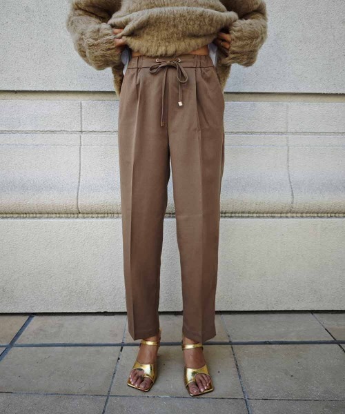 esutoreja(エストレジャ)の「テーパードセンタープレススラックス(スラックス・レディース・ホワイト/ブラウン/ブラック・S/M)」の20枚目の写真