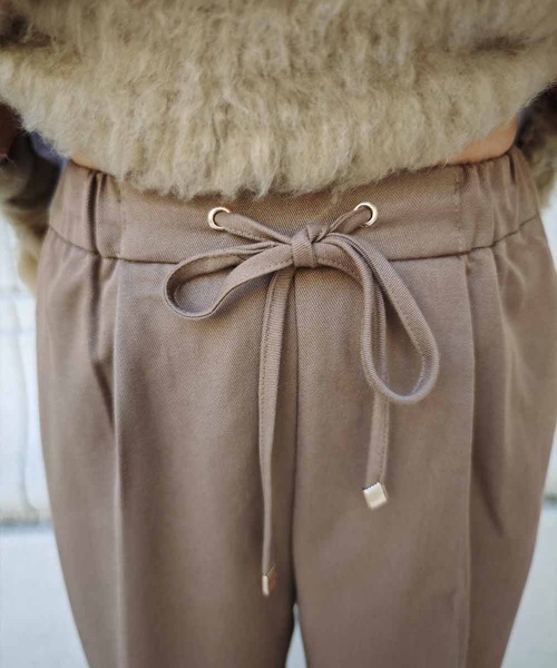 esutoreja(エストレジャ)の「テーパードセンタープレススラックス(スラックス・レディース・ホワイト/ブラウン/ブラック・S/M)」の19枚目の写真