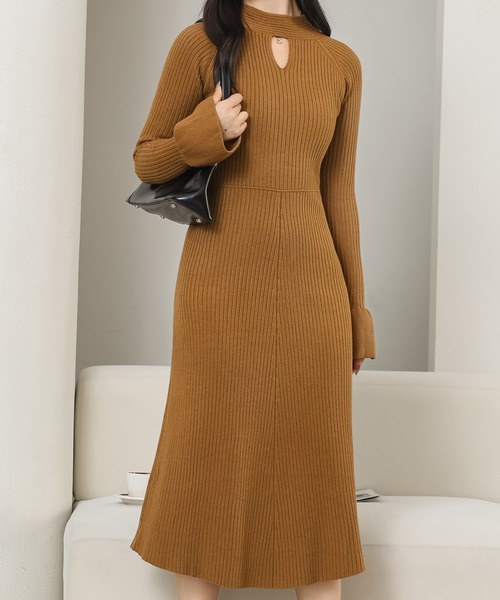 セール】プチハイネック ベルスリーブ カットアウト ニット ワンピース