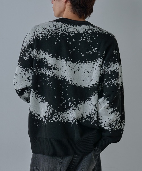COLONY 2139（コロニートゥーワンスリーナイン）の「ピクセルパターンクルーニット（ニット/セーター・メンズ・グレー/ブラック/ネイビー・MEDIUM/LARGE）」の10枚目の写真