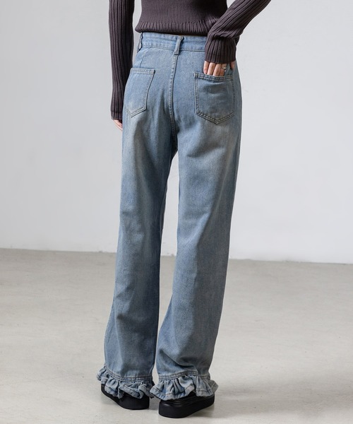 DAY CLOSET（デイ クローゼット）の「レディース フリルデコレーションデニムパンツ（デニムパンツ・レディース・ライトブルー・M/L/S）」の4枚目の写真