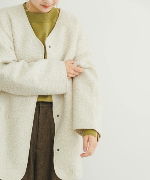 ITEMS URBANRESEARCH（アイテムズ アーバンリサーチ）の「ボアジャケット（ノーカラーコート・レディース・グレー/オフホワイト/ライトブラウン・FREE）」の22枚目の写真