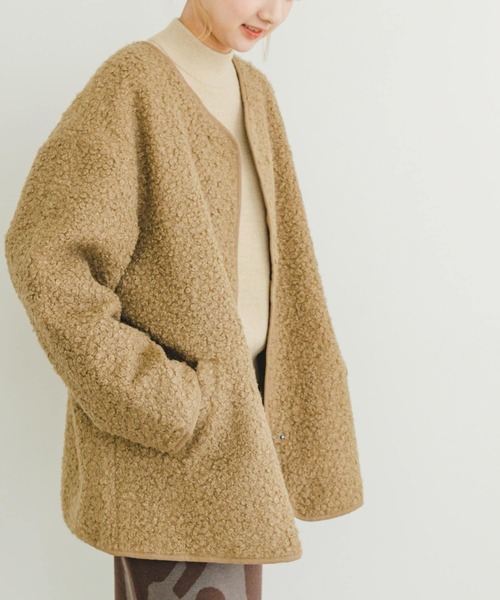 ITEMS URBANRESEARCH（アイテムズ アーバンリサーチ）の「ボアジャケット（ノーカラーコート・レディース・グレー/オフホワイト/ライトブラウン・FREE）」の6枚目の写真