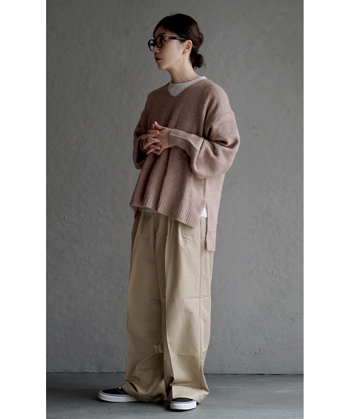 apartment department(アパートメントデパートメント)の「ワイドシルエット Vネックプルオーバー(Tシャツ/カットソー・レディース・ベージュ/ライトグレー/ブルー/アイボリー/ブラック・M)」の9枚目の写真