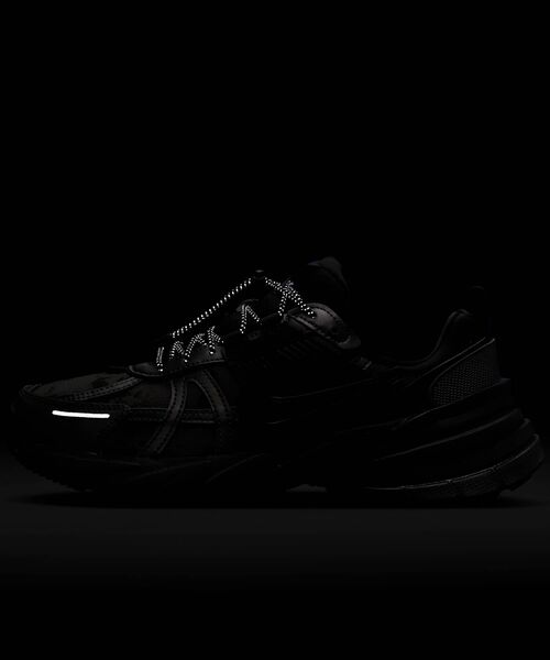 Y500)新品NIKE/ナイキ V2K ラン HQ4053-001 24cm 楽天市場】ナイキ V2K ラン NIKE V2K RUN メタリック