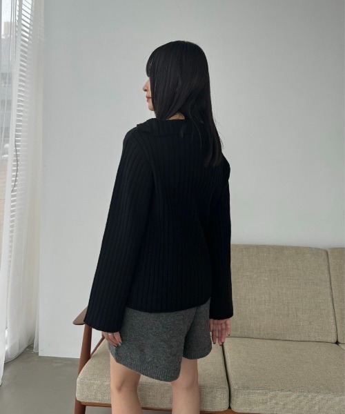 Amiur（エミレ）の「asymmetry collar nuance knit【Amiur × minami】/ アシンメトリーカラーニュアンスニット（ニット/セーター・レディース・オフホワイト/ブラック・FREE）」の6枚目の写真