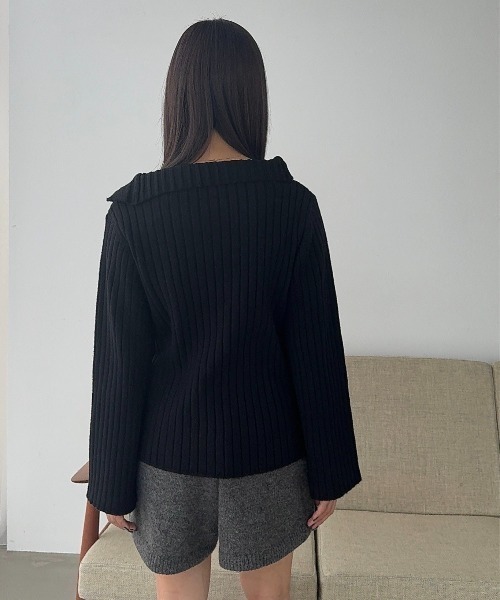 Amiur（エミレ）の「asymmetry collar nuance knit【Amiur × minami】/ アシンメトリーカラーニュアンスニット（ニット/セーター・レディース・オフホワイト/ブラック・FREE）」の5枚目の写真