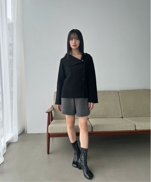 Amiur（エミレ）の「asymmetry collar nuance knit【Amiur × minami】/ アシンメトリーカラーニュアンスニット（ニット/セーター・レディース・オフホワイト/ブラック・FREE）」の10枚目の写真