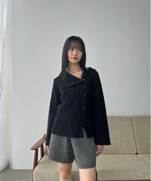 Amiur（エミレ）の「asymmetry collar nuance knit【Amiur × minami】/ アシンメトリーカラーニュアンスニット（ニット/セーター・レディース・オフホワイト/ブラック・FREE）」の11枚目の写真