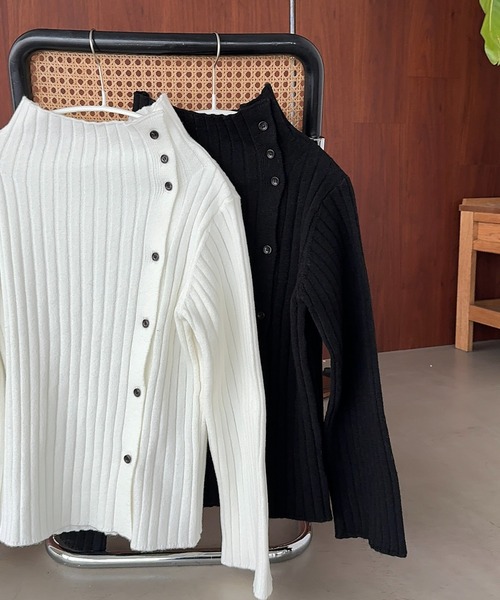 Amiur（エミレ）の「asymmetry collar nuance knit【Amiur × minami】/ アシンメトリーカラーニュアンスニット（ニット/セーター・レディース・オフホワイト/ブラック・FREE）」の15枚目の写真