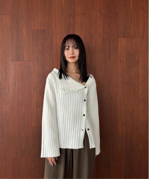 Amiur（エミレ）の「asymmetry collar nuance knit【Amiur × minami】/ アシンメトリーカラーニュアンスニット（ニット/セーター・レディース・オフホワイト/ブラック・FREE）」の16枚目の写真
