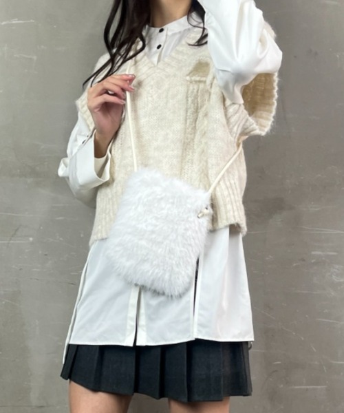 tolene(トレネ)の「フェイクファー ミニ ショルダーバッグ スマホバッグ(ショルダーバッグ・レディース・ホワイト/ブラック/ブラウン・ONE SIZE)」の1枚目の写真