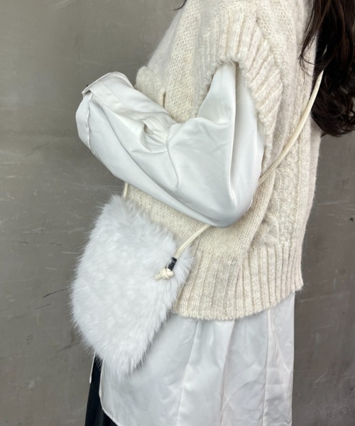 tolene(トレネ)の「フェイクファー ミニ ショルダーバッグ スマホバッグ(ショルダーバッグ・レディース・ホワイト/ブラック/ブラウン・ONE SIZE)」の21枚目の写真