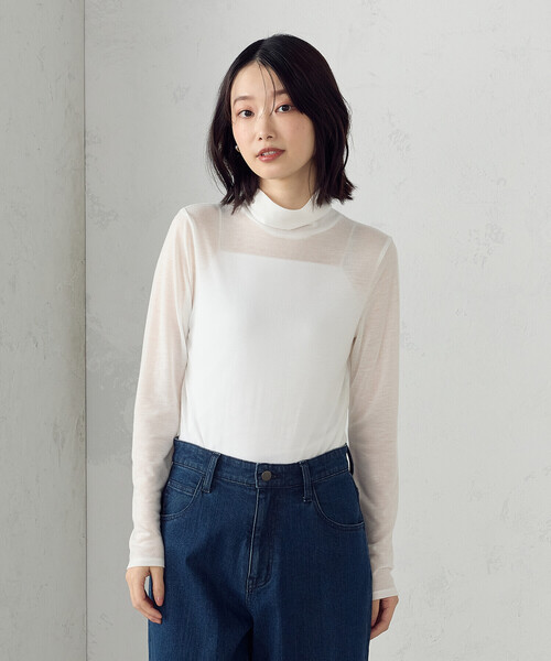 COMME CA ISM(コムサイズム)の「ニュアンス シアー ハイネックカットソー(Tシャツ/カットソー・レディース・ホワイト/ブラック・MEDIUM/LARGE)」の1枚目の写真
