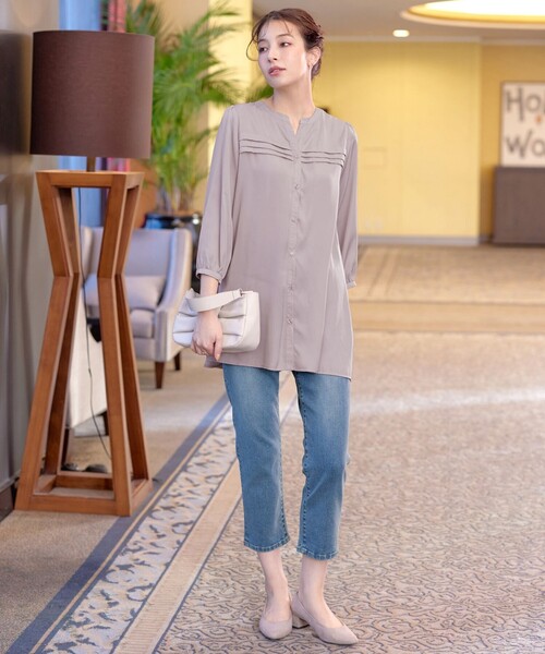 Tiaclasse(ティアクラッセ)の「ヴィンテージサテンタックシャツチュニック(シャツ/ブラウス・レディース・ターコイズブルー/ネイビー/グレイッシュベージュ・XXL/XL)」の15枚目の写真