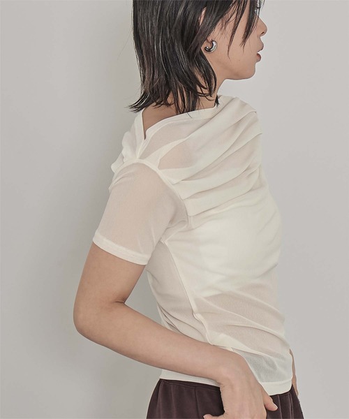 miette(ミエット)の「オフショルシアートップス(Tシャツ/カットソー・レディース・チャコール/アイボリー/レッド・FREE)」の6枚目の写真