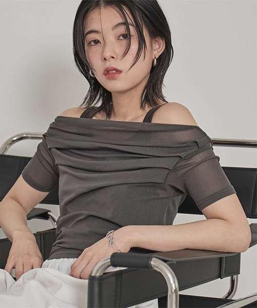 miette(ミエット)の「オフショルシアートップス(Tシャツ/カットソー・レディース・チャコール/アイボリー/レッド・FREE)」の11枚目の写真