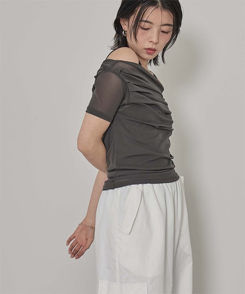 miette(ミエット)の「オフショルシアートップス(Tシャツ/カットソー・レディース・チャコール/アイボリー/レッド・FREE)」の16枚目の写真