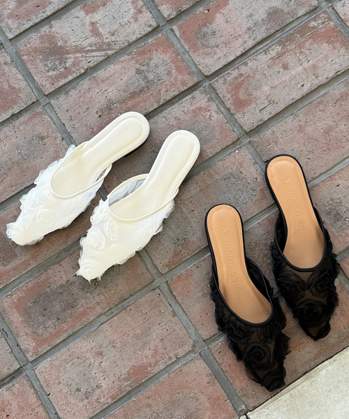 LE TALON（ルタロン）の「《WEB限定》Le decore / ル デコレ puffy rose ミュール（その他シューズ・レディース・アイボリー/ブラック×ブラック・SMALL/MEDIUM/LARGE）」の5枚目の写真