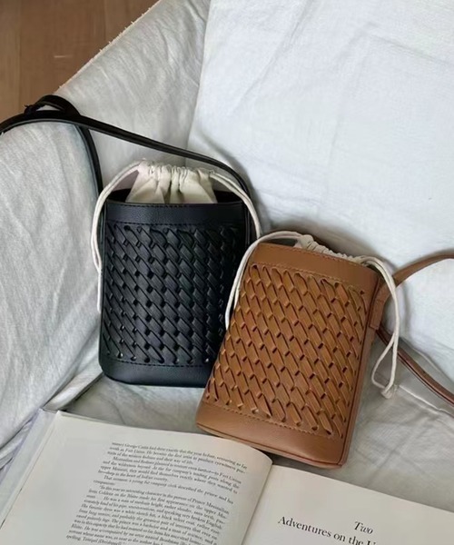 LOWO（ロワ）の「メッシュ編みバケツ型ミニショルダーバッグ（ショルダーバッグ・レディース・ベージュ/ブラック/グリーン/ブラウン/ホワイト・FREE）」の6枚目の写真
