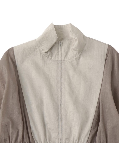 DRESSLAVE(ドレスレイブ)の「shiny cloud windbreaker(シャイニークラウドウインドブレーカー)(ブルゾン・レディース・カーキ/グレー・38)」の5枚目の写真