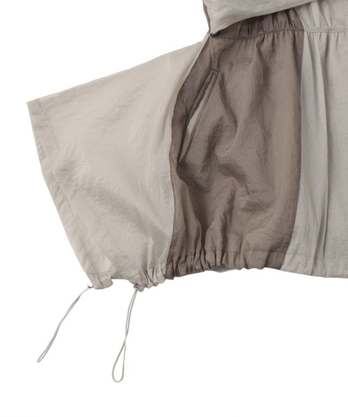 DRESSLAVE(ドレスレイブ)の「shiny cloud windbreaker(シャイニークラウドウインドブレーカー)(ブルゾン・レディース・カーキ/グレー・38)」の7枚目の写真