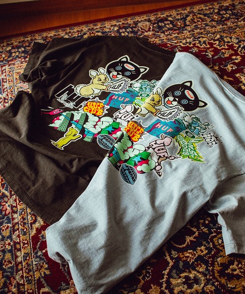 HUF（ハフ）の「STICKER TEE / HUF ハフ プリント Tシャツ 半袖（Tシャツ/カットソー・メンズ・ブラック/ホワイト/ライトブルー・LARGE/MEDIUM/X-SMALL/SMALL/XX-LARGE/X-LARGE）」の5枚目の写真