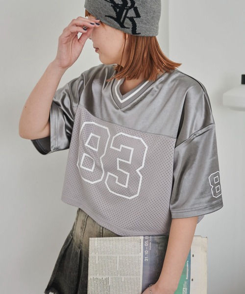 WEGO(ウィゴー)の「WEGO/【25年春夏新作】ゲームナンバリングサテンショートT(Tシャツ/カットソー・レディース・ブラック/ライトグレー/ホワイト・FREE)」の3枚目の写真