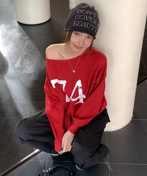 THE HITSS(ヒッツ)の「BIGロゴ ナンバリング プリント 前後2WAY ワンショルダー ロングTシャツ(Tシャツ/カットソー・レディース・グレー/ワイン・FREE)」の7枚目の写真