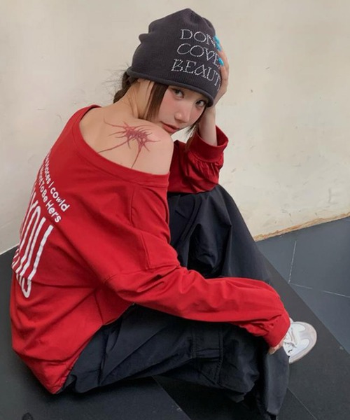 THE HITSS(ヒッツ)の「BIGロゴ ナンバリング プリント 前後2WAY ワンショルダー ロングTシャツ(Tシャツ/カットソー・レディース・グレー/ワイン・FREE)」の5枚目の写真