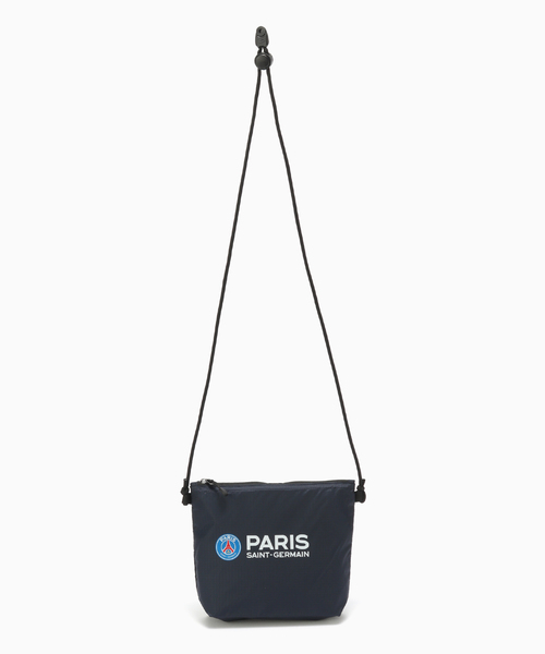PARIS SAINT-GERMAIN（パリサンジェルマン）の「【Paris Saint-Germain / パリ・サン＝ジェルマン】 JUSTICE Nylon Sacoche PSG5414 4（ショルダーバッグ・メンズ・ネイビー・FREE）」の2枚目の写真