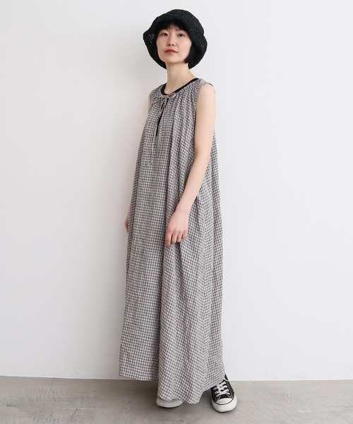 l'atelier du savon（アトリエドサボン）の「●麻のしぼるリボン ノースリワンピース（ワンピース・レディース・オフホワイト/グリーン/ブラック・FREE）」の9枚目の写真