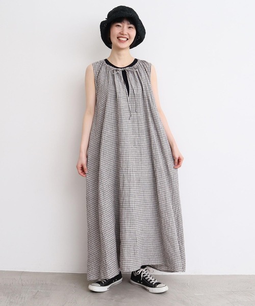 l'atelier du savon（アトリエドサボン）の「●麻のしぼるリボン ノースリワンピース（ワンピース・レディース・オフホワイト/グリーン/ブラック・FREE）」の17枚目の写真