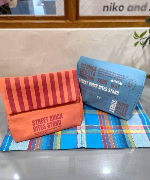 niko and...(ニコアンド)の「オリジナル保冷バッグ【STREET QUICK BITES STAND】(お弁当箱・レディース・オレンジ/ブルー・0)」の16枚目の写真
