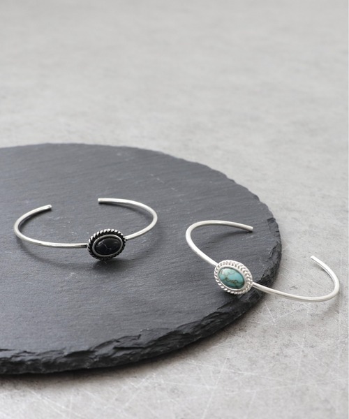 Three Four Time（ｽﾘｰﾌｫｰﾀｲﾑ）の「ストーン風オーバルバングル（バングル/リストバンド・レディース・ターコイズブルー/ブラック・FREE）」の8枚目の写真