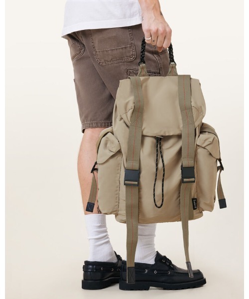 ALLSAINTS（オールセインツ）の「MARS RECYCLED BACKPACK | MARS リサイクル バックパック（バックパック/リュック・メンズ・ライトカーキ・ONE SIZE）」の6枚目の写真