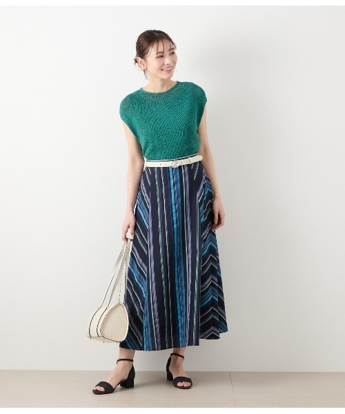 NEWYORKER(ニューヨーカー)の「マルチストライプ ロングフレアスカート(スカート・レディース・ベージュ/ネイビー・11号/9号)」の3枚目の写真
