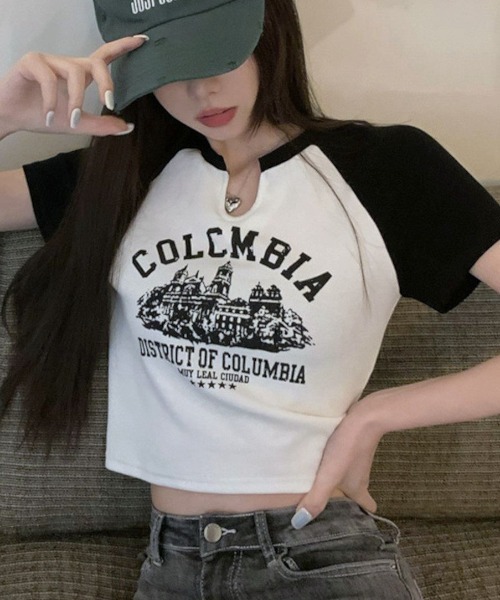 maison de LATIR(メゾンドラティール)の「バイカラーロゴプリントクロップトップス(Tシャツ/カットソー・レディース・ブラック/ブラウン・FREE)」の1枚目の写真